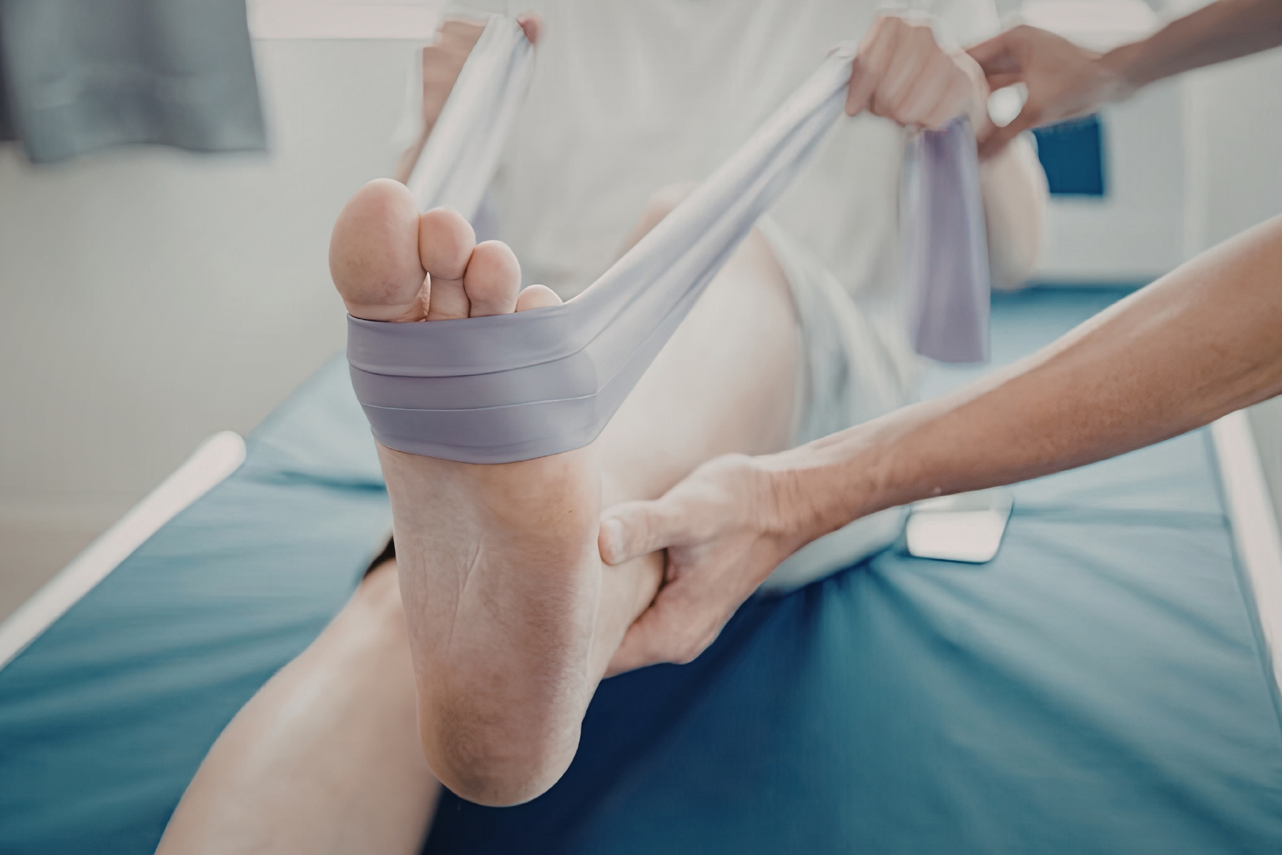 Sports Injury Prevention And First Response: The Practical Expert Guide To Staying Safe, Avoiding Common Injuries, And Knowing Exactly What To Do Before The Medic Arrives